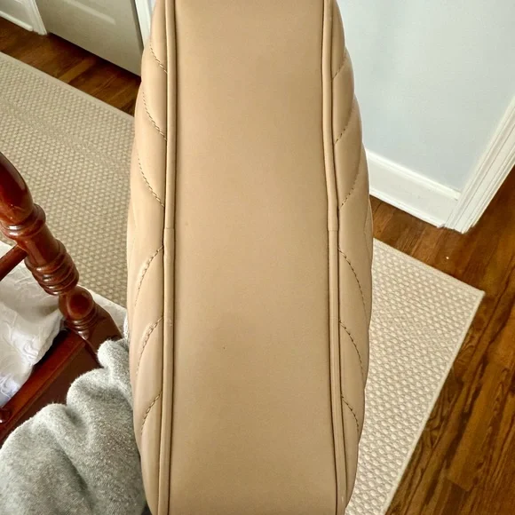 Yves Saint Laurent Tan Quilted Lou Camera Bag - Picture 6 of 7